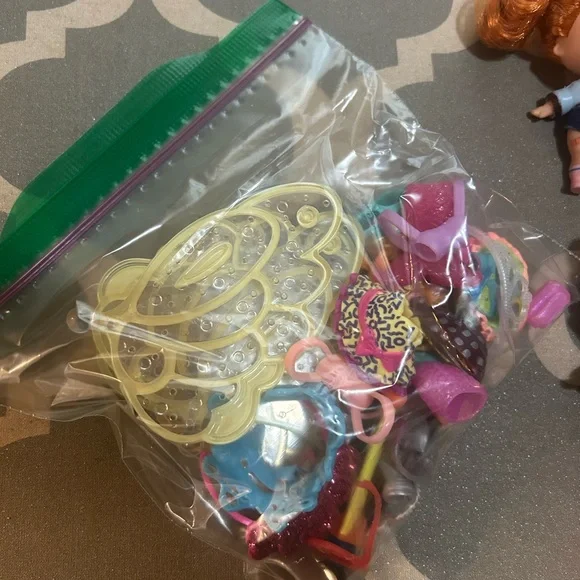 LOL dolls Colorful Kids Toy Set - Picture 2 of 2